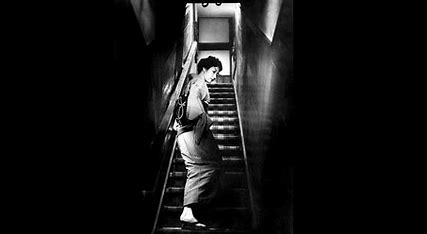R�sultat d�images pour la femme qui monte l'escalier, Naruse, Takamine