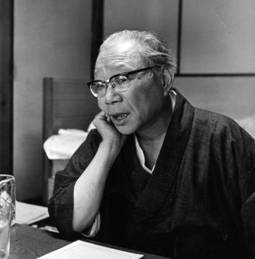 写真・図版（1枚目）| 没後50年、山本周五郎の頑固一徹 「樅ノ木は残った」出演の香川京子が語る思い出〈dot.〉 | AERA dot.  (アエラドット)