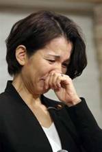 豊田真由子衆院議員「恥をさらして生きていく」 議員活動継続を表明: 会見に臨む豊田真由子議員＝１８日、埼玉県新座市（春名中撮影）